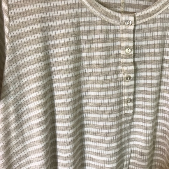 Flowy Striped Top - Picture 2 of 4